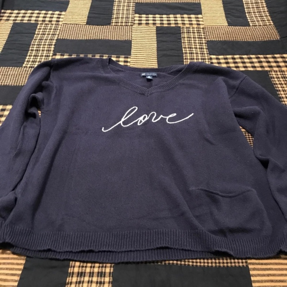 Gap navy sweater